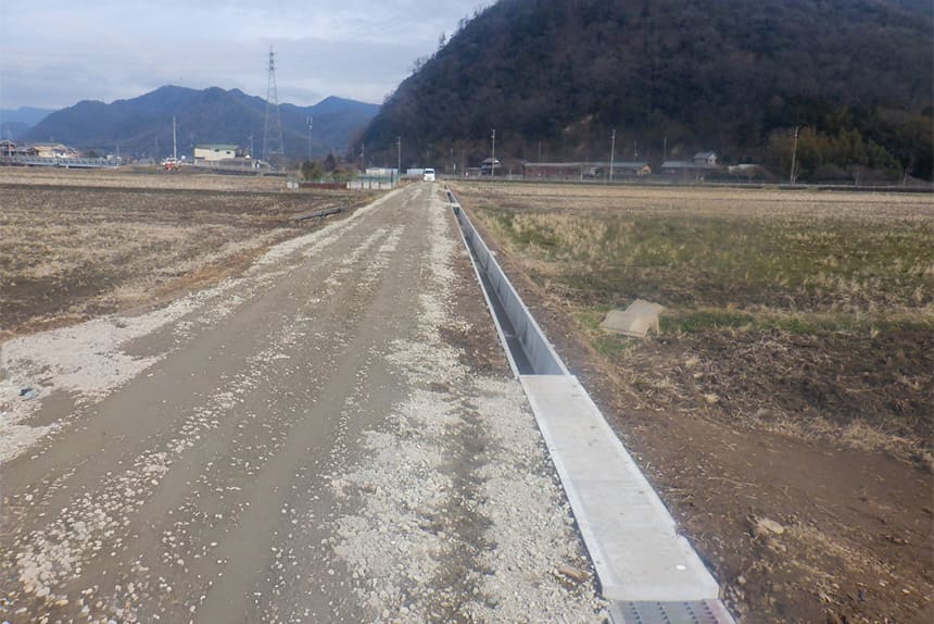 平野町ほか 用水路改修等工事 改修完了後の用水路状況 兵庫県西脇市