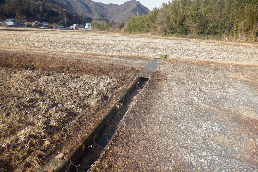 平野町ほか 用水路改修等工事 施工前の用水路状況 兵庫県西脇市