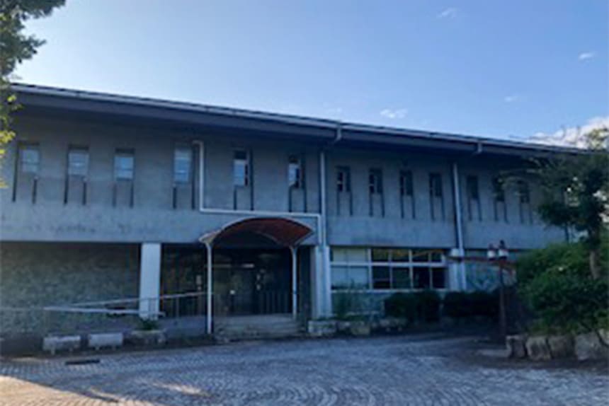 勤労福祉センター解体工事 施工前の建物外観 兵庫県西脇市