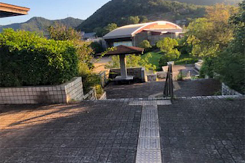 勤労福祉センター解体工事 施工前の建物外観 兵庫県西脇市