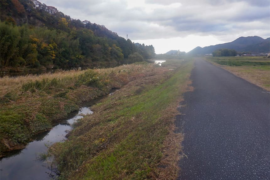 加古川水系杉原川 堤防補修工事 施工前の堤防状況 兵庫県西脇市