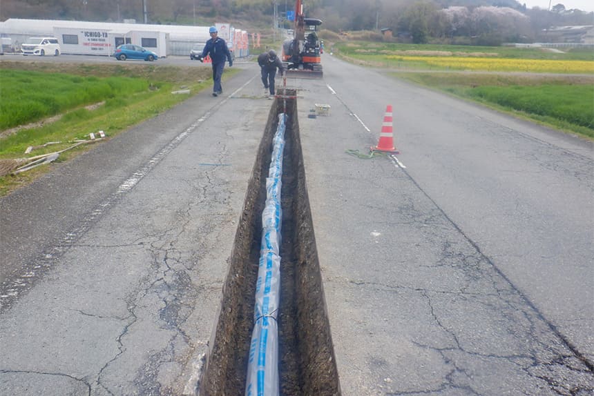 高松町地内 配水管及び汚水管渠布設工事 管路布設作業中の様子 兵庫県西脇市