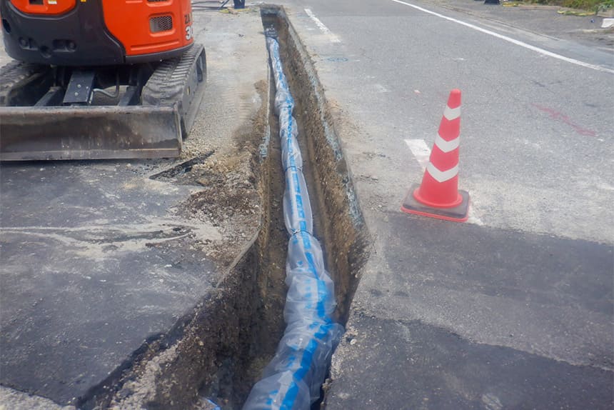 高松町地内 配水管及び汚水管渠布設工事 管路布設作業中の様子 兵庫県西脇市